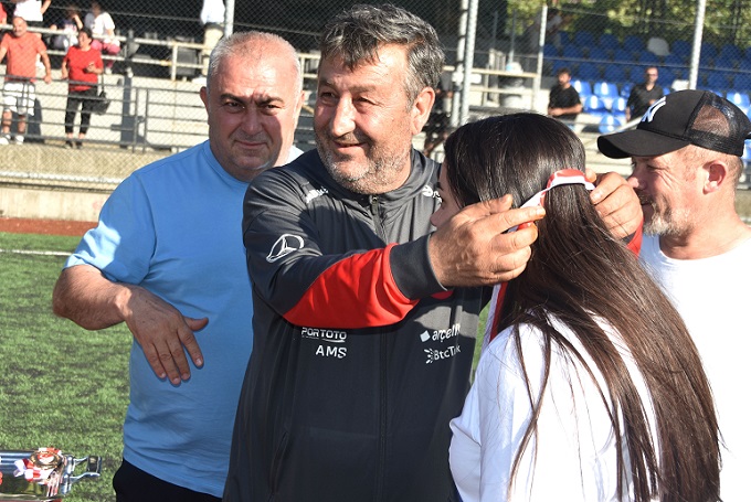 9AKd